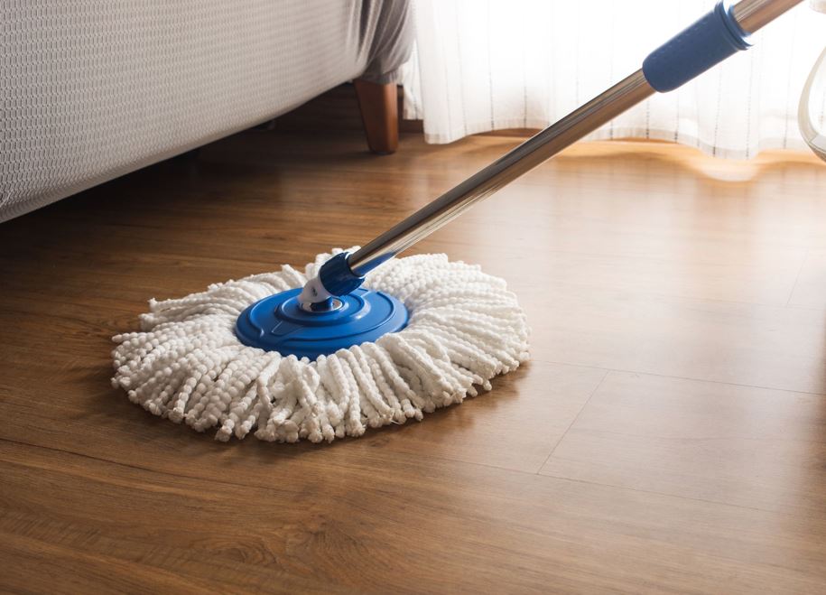 applying fabuloso on hardwood floor using mop